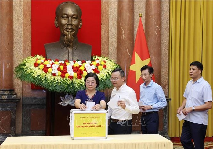 Văn phòng Chủ tịch nước quyên góp hỗ trợ đồng bào khắc phục hậu quả bão số 10 - Ảnh 4.