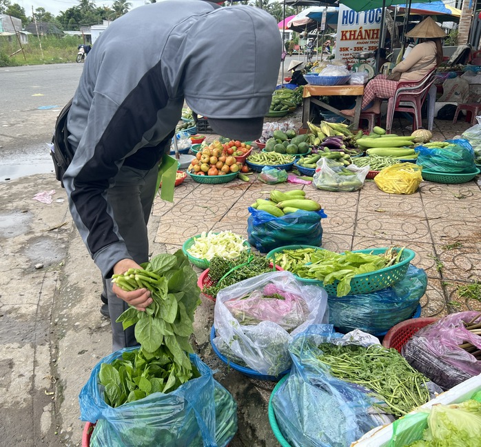 Giá nông thủy sản miền Tây: Rau xanh tăng giá vùn vụt  - Ảnh 1. Giá nông thủy sản miền Tây: Rau xanh tăng giá vùn vụt  - Ảnh 1.
