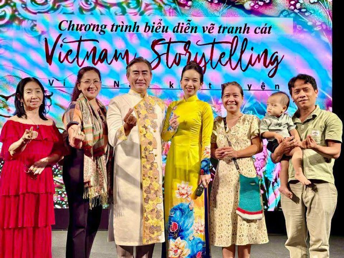 Dấu ấn lung linh từ ngôn ngữ cát của nghệ sĩ Đặng Trí Đức - Ảnh 3.