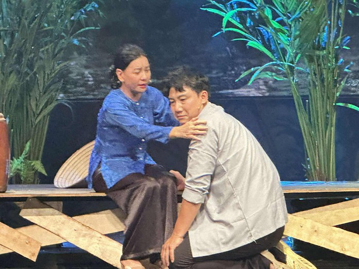 Khóc cười với Hoài Linh, Cát Phượng trong phiên bản mới của "Hiu hiu gió bấc" - Ảnh 4.