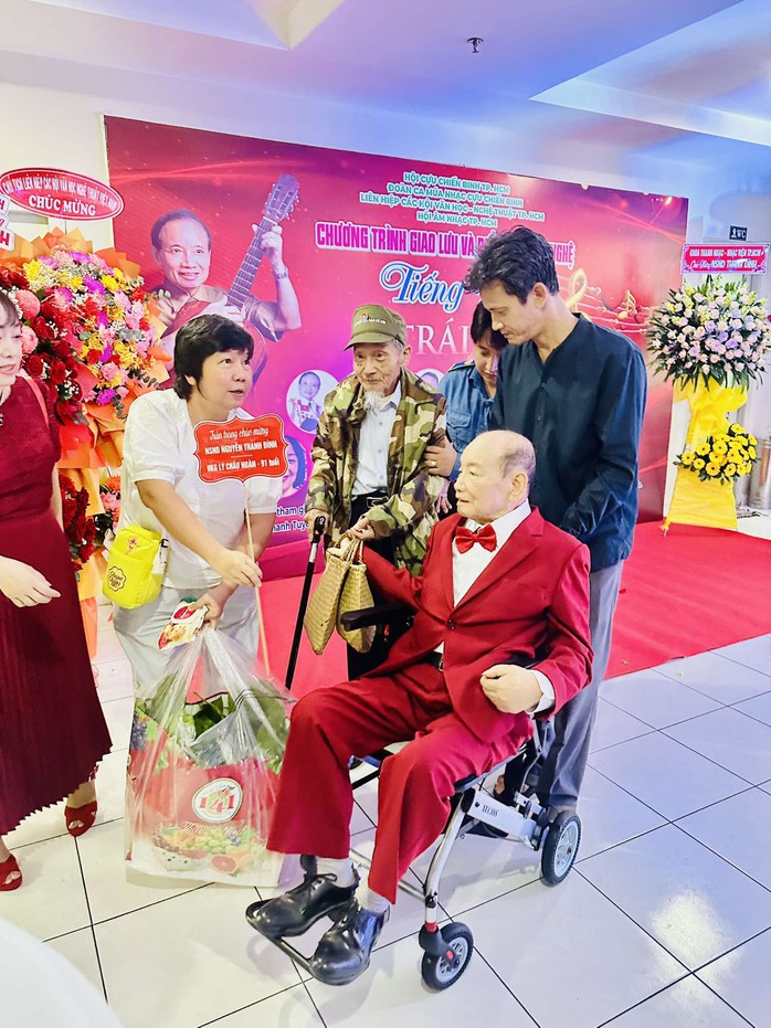 NSND Thanh Đính - "Tiếng hát từ trái tim" – 33 năm hành trình đầy khát vọng của người lính - Ảnh 5.