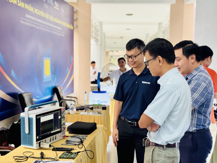 TP HCM: Lấy phát triển nhân lực chất lượng cao làm nền tảng bứt phá ngành vi mạch bán dẫn - Ảnh 2.