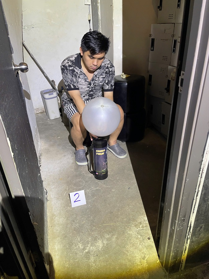 Công an TP HCM bắt chủ quán bar Destiny - Ảnh 3.