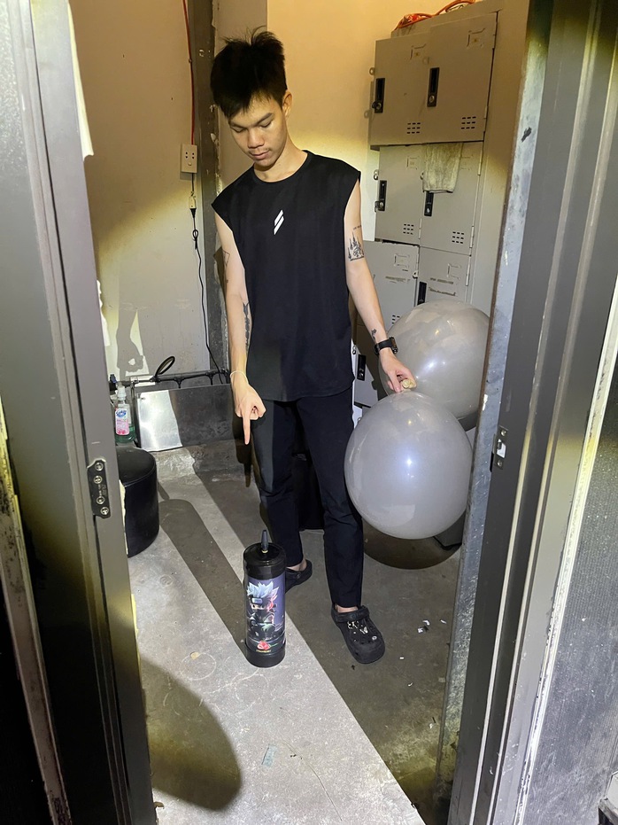 Công an TP HCM bắt chủ quán bar Destiny - Ảnh 2.