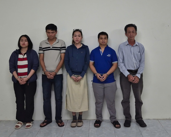 Công an TP HCM bắt chủ quán bar Destiny - Ảnh 1.