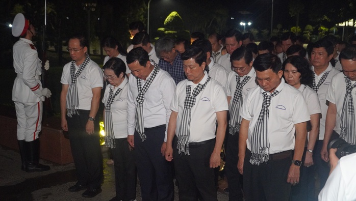 Đảng ủy các cơ quan Đảng TP HCM tổ chức chuỗi hoạt động an sinh xã hội, tri ân tại Côn Đảo - Ảnh 3.