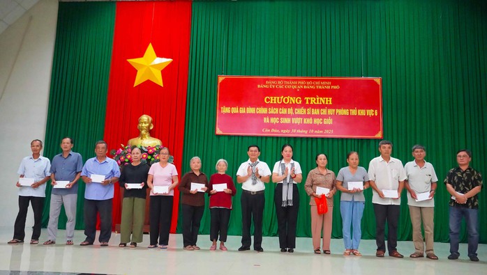 Đảng ủy các cơ quan Đảng TP HCM tổ chức chuỗi hoạt động an sinh xã hội, tri ân tại Côn Đảo - Ảnh 7.