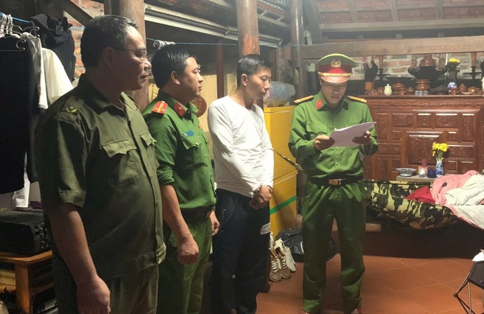 Tạm giữ hình sự tài xế Ford Ranger tông taxi và hành hung người dân Quảng Trị - Ảnh 1. Tạm giữ hình sự tài xế Ford Ranger tông taxi và hành hung người dân Quảng Trị - Ảnh 1.