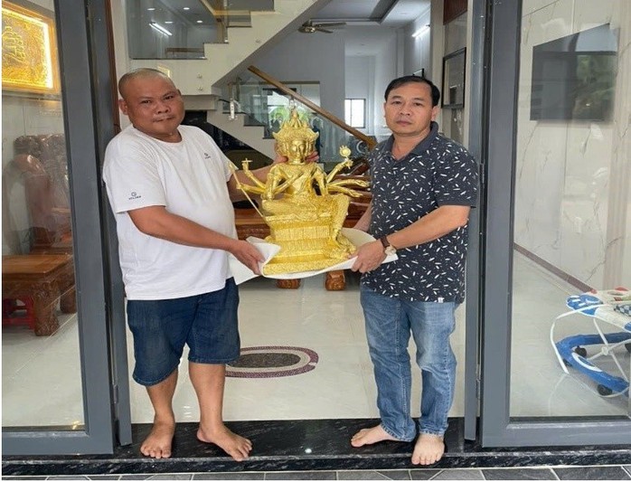 Camera ghi lại 3 kẻ trộm tượng thần bằng đồng tại chùa Tam Phước ở Đồng Nai - Ảnh 2. Camera ghi lại 3 kẻ trộm tượng thần bằng đồng tại chùa Tam Phước ở Đồng Nai - Ảnh 2.