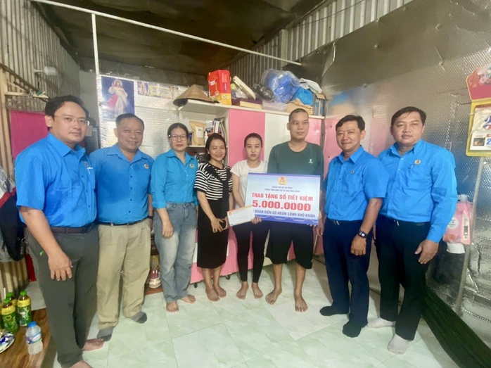 TP HCM: Nữ công nhân ấm lòng khi nhận được sự quan tâm của tổ chức Công đoàn - Ảnh 2.