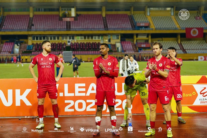 Công nghệ VAR giúp CLB CAHN giành 3 điểm - Ảnh 4.