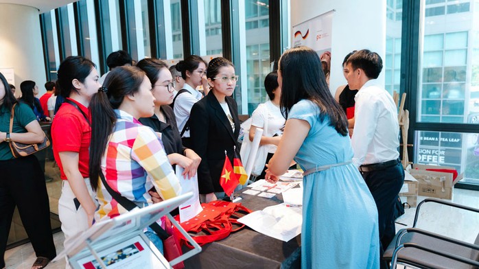 Mở ra cánh cửa sự nghiệp tại Job Link 2025 - Ảnh 1. Mở ra cánh cửa sự nghiệp tại Job Link 2025 - Ảnh 1.