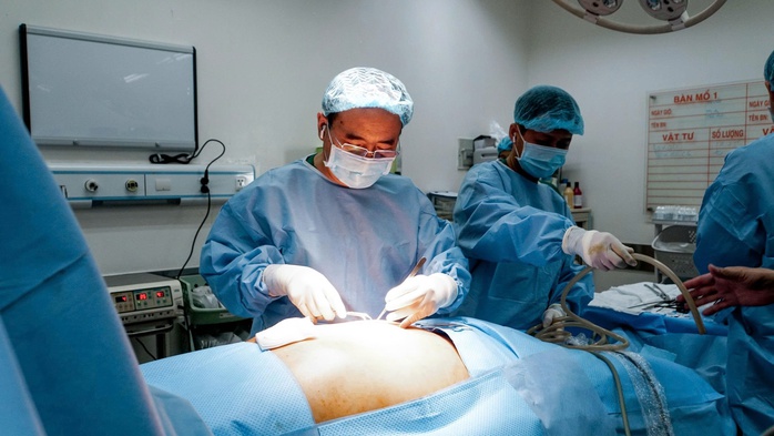 Tưởng chỉ trào ngược dạ dày, đi khám người phụ nữ bị bất ngờ - Ảnh 2.