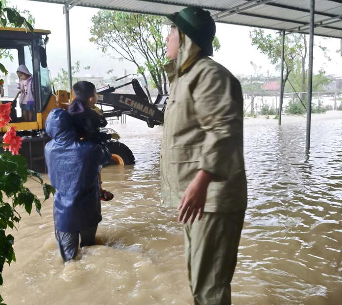 Hà Tĩnh: Nhiều hồ chứa nước tăng lưu lượng xả tràn do mưa lớn  - Ảnh 2.