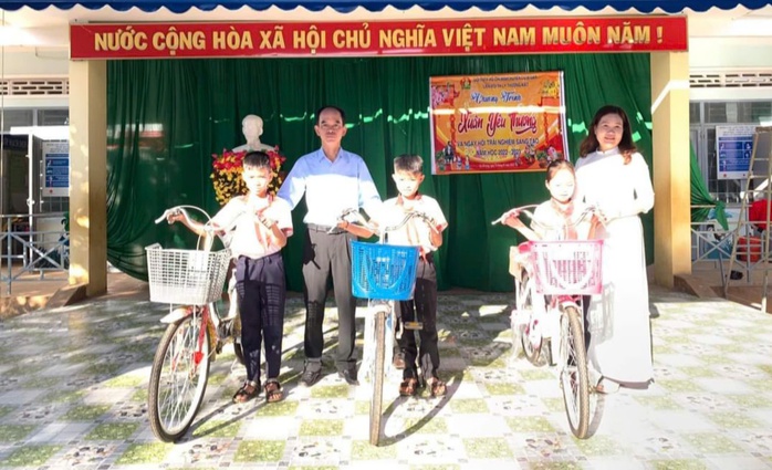 NGƯỜI THẦY KÍNH YÊU: Thầy Trọng Anh - ngọn đèn sáng của ngành giáo dục - Ảnh 1.