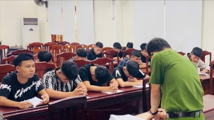 Khởi tố hàng chục đối tượng gây náo loạn phố biển Quy Nhơn suốt 4 đêm liền - Ảnh 1. Khởi tố hàng chục đối tượng gây náo loạn phố biển Quy Nhơn suốt 4 đêm liền - Ảnh 1.