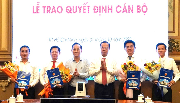 UBND TP HCM điều động, bổ nhiệm nhiều cán bộ lãnh đạo - Ảnh 1.