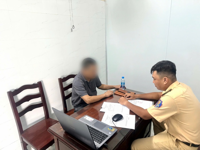 Người đàn ông đi ngược chiều trên đường Mỹ Phước - Tân Vạn bị xử phạt 19 triệu đồng - Ảnh 1.