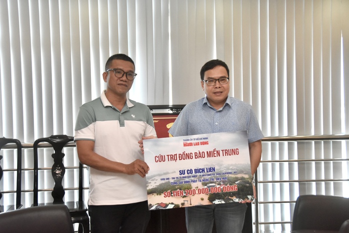 "Trái tim miền Trung" kịp về với rốn lũ lịch sử - Ảnh 2. "Trái tim miền Trung" kịp về với rốn lũ lịch sử - Ảnh 2.