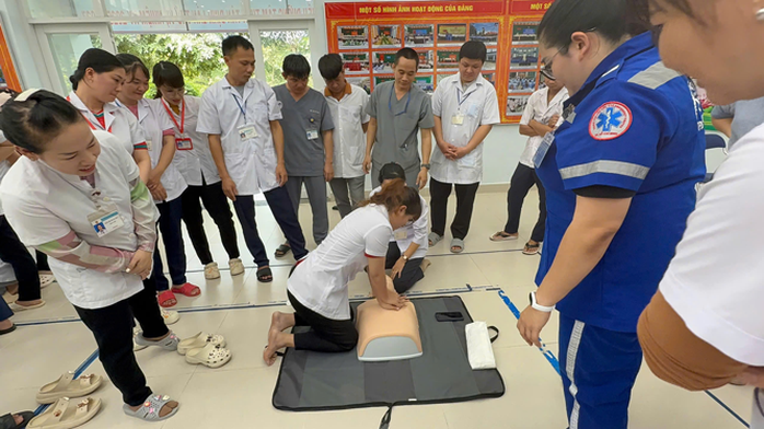 Chăm sóc sức khỏe toàn diện cho người yếu thế - Ảnh 1. Chăm sóc sức khỏe toàn diện cho người yếu thế - Ảnh 1.