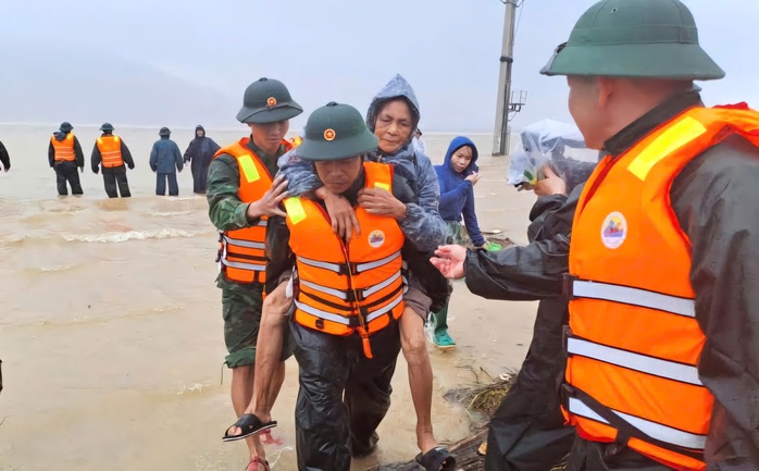 Phó Thủ tướng Mai Văn Chính kiểm tra di tích Đại nội Huế - Ảnh 2.