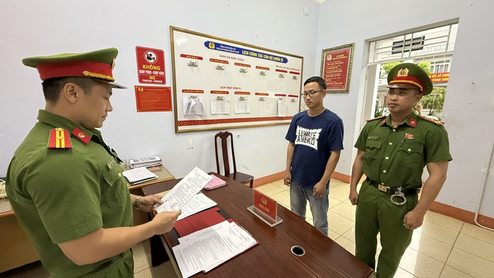 Khởi tố Phó phòng ngân hàng lừa đảo chiếm đoạt tài sản 4 , 8 tỉ đồng tại Đắk Lắk - Ảnh 1. Khởi tố Phó phòng ngân hàng lừa đảo chiếm đoạt tài sản 4 , 8 tỉ đồng tại Đắk Lắk - Ảnh 1.