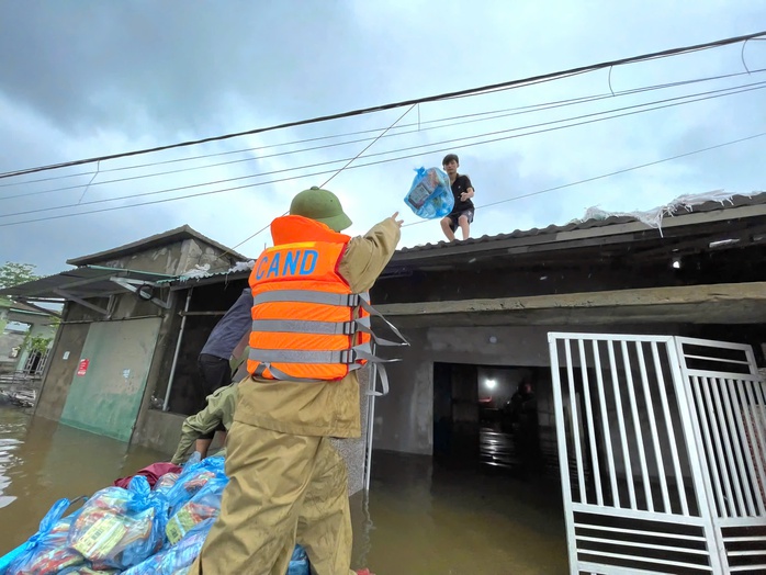 Phó Thủ tướng Mai Văn Chính kiểm tra di tích Đại nội Huế - Ảnh 3.
