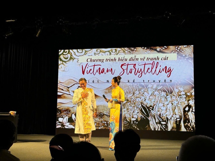 Dấu ấn lung linh từ ngôn ngữ cát của nghệ sĩ Đặng Trí Đức - Ảnh 2.