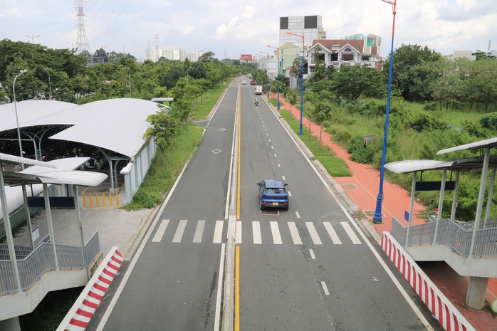 Vì sao đường song hành Võ Nguyên Giáp chờ hai năm mới thông xe? - Ảnh 6.