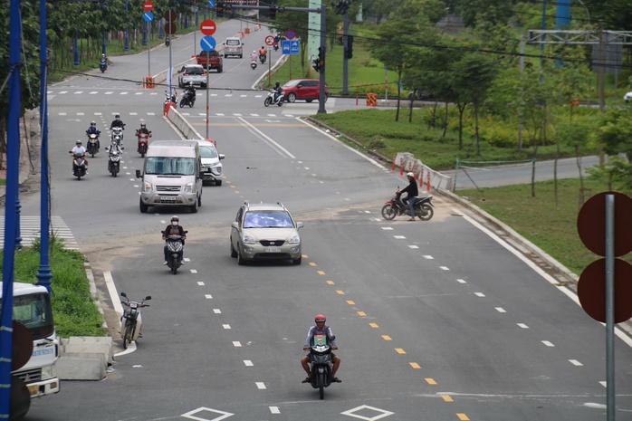 Vì sao đường song hành Võ Nguyên Giáp chờ hai năm mới thông xe? - Ảnh 4.