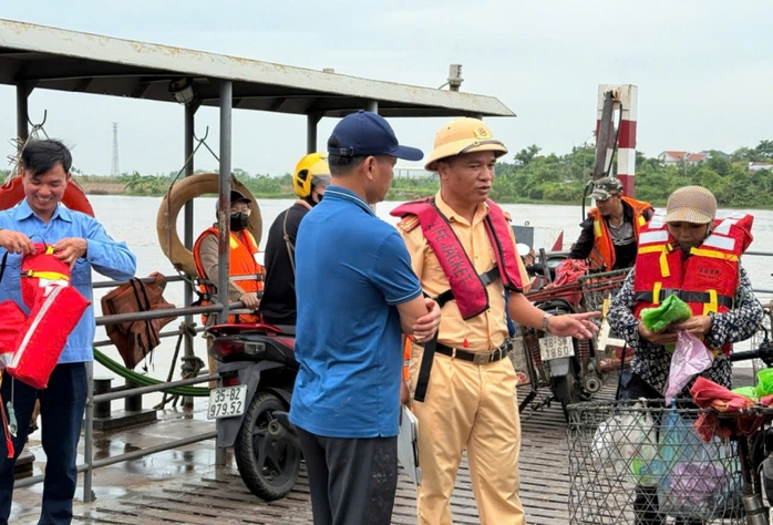 Hải Phòng cấm tàu du lịch và phương tiện khai thác thủy sản ra khơi Trước bão số 11 - Ảnh 1.