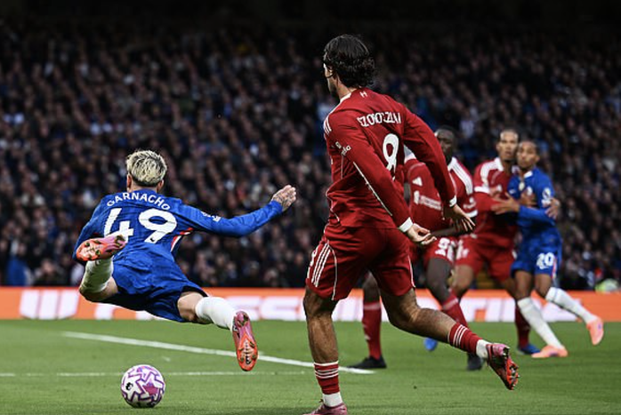 Thua bẽ bàng tại Stamford Bridge, Liverpool mất ngôi đầu bảng Ngoại hạng - Ảnh 3.