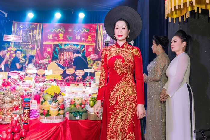NSND Trịnh Kim Chi dùng 360 triệu tiền cúng Tổ để giúp bà con vùng lũ lụt   - Ảnh 7.