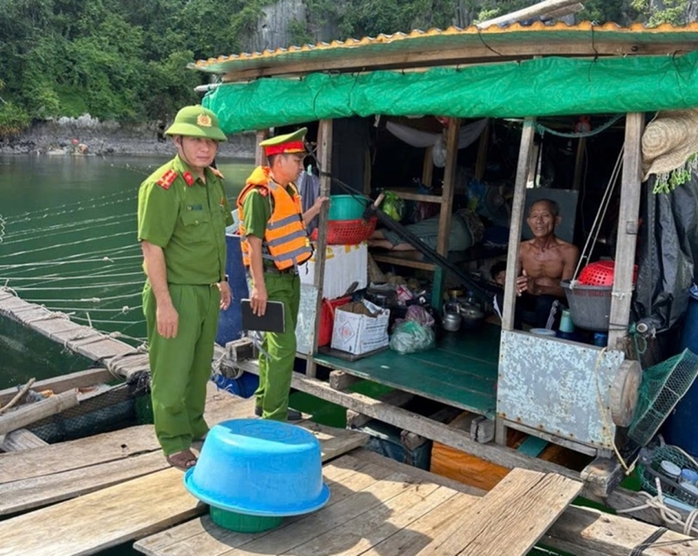 Hải Phòng cấm tàu du lịch và phương tiện khai thác thủy sản ra khơi Trước bão số 11 - Ảnh 2.