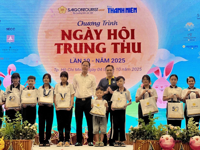 Ngày hội Trung thu cho trẻ em khó khăn tại TP HCM mang ý nghĩa kinh tế sâu sắc - Ảnh 2.