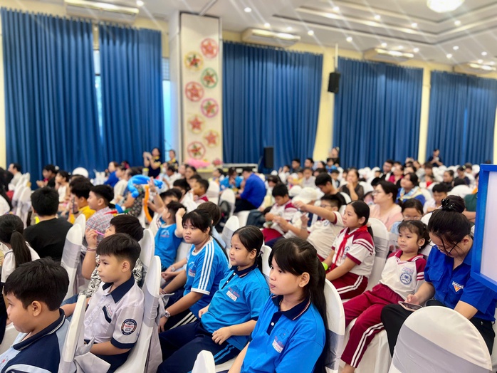 Ngày hội Trung thu cho trẻ em khó khăn tại TP HCM mang ý nghĩa kinh tế sâu sắc - Ảnh 5.