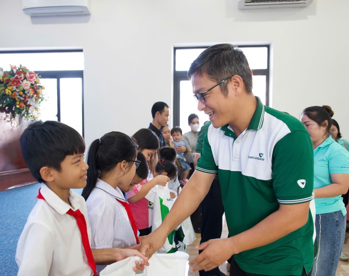 Thiếu nhi ở Đặc khu Côn Đảo vui Tết Trung thu - Ảnh 2.