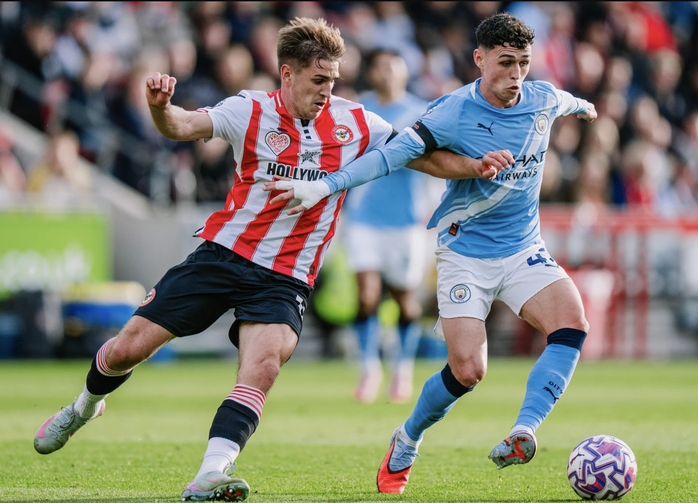 Man City hạ chủ nhà Brentford, Guardiola cán mốc 250 trận thắng Ngoại hạng Anh - Ảnh 3.