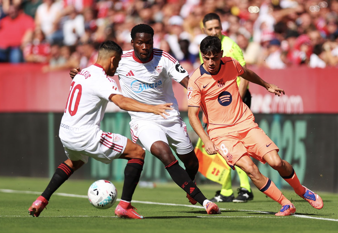 Barcelona thua tan tác ở Sevilla, La Liga đổi ngôi đầu ngoạn mục  - Ảnh 5.