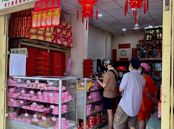 Những lò bánh trung thu lâu đời ở Chợ Lớn, TP HCM - Ảnh 9.