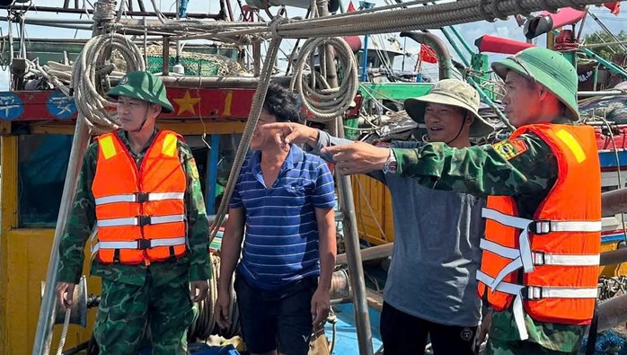 Nghệ An: Cấm tàu thuyền ra khơi trong bão số 11 - Ảnh 1.