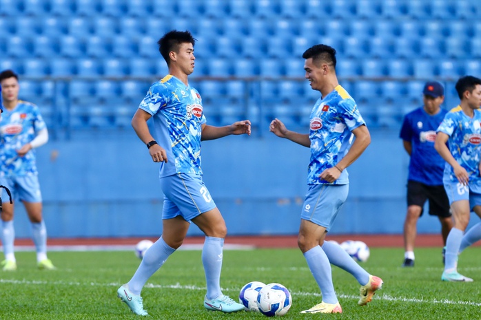 3 cầu thủ tập riêng trong buổi đầu của tuyển Việt Nam - Ảnh 9.