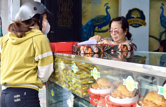 Những lò bánh trung thu lâu đời ở Chợ Lớn, TP HCM - Ảnh 3.
