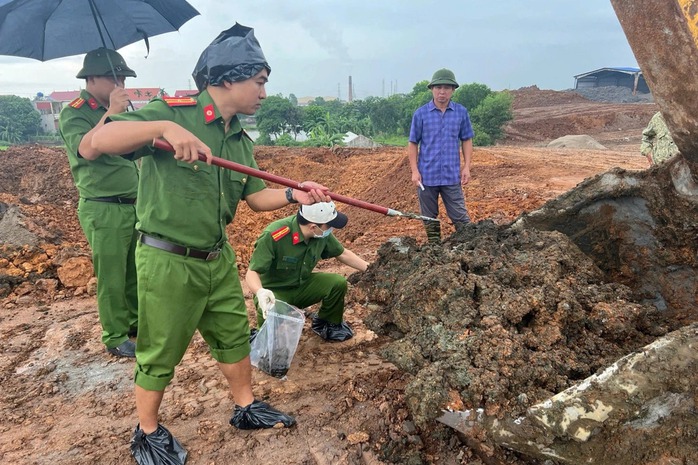 Bắt giữ 2 bố con Giám đốc Công ty Tân Thuận Phong vì vi phạm xử lý rác thải - Ảnh 2.