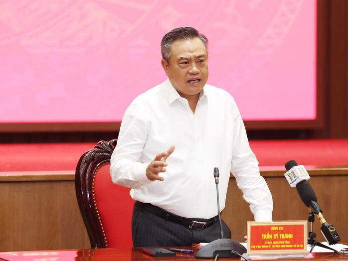 Chủ tịch Hà Nội: Chủ động cho học sinh nghỉ học để ứng phó bão số 11 - Ảnh 1.