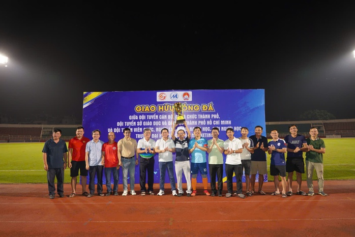 Trường ĐH tổ chức bóng đá, gây quỹ hơn 1,3 tỷ đồng hỗ trợ đồng bào miền Trung  - Ảnh 1.