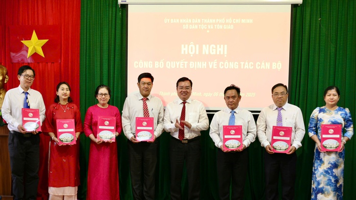 TP HCM: Trao quyết định nhân sự Sở Dân tộc và Tôn giáo - Ảnh 1.