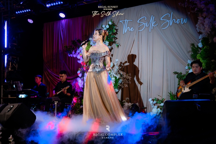 Regal Sunset in Da Nang - The Silk Show: Điểm hẹn thưởng lãm nghệ thuật cuối tuần dành cho giới tinh hoa - Ảnh 1.
