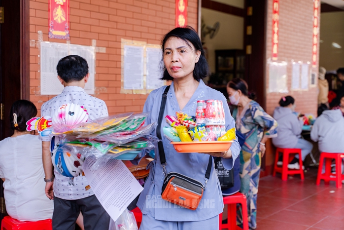 VIDEO: Ngôi chùa đặc biệt làm tết Trung thu cho những hương linh bé bỏng tại TP HCM - Ảnh 11.