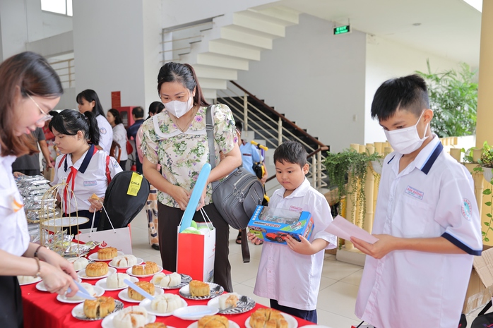 Mang Tết Trung thu ý nghĩa đến với trẻ em khó khăn ở TP HCM - Ảnh 3.